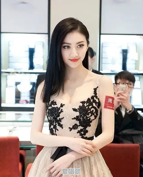 景甜和刘涛长相都很甜美，谁更有味道 - 爱唱歌