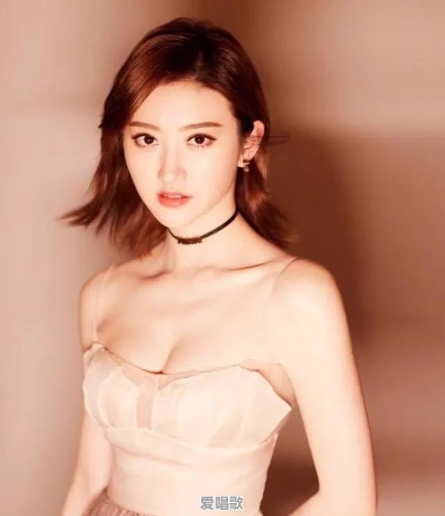 景甜和刘涛长相都很甜美，谁更有味道 - 爱唱歌