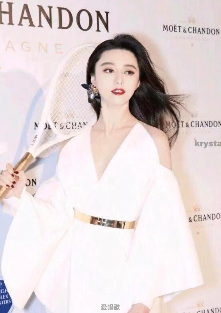为了抢镜,明星都穿过哪些奇葩服饰 为了抢镜,明星都穿过哪些奇葩服饰 - 爱唱歌