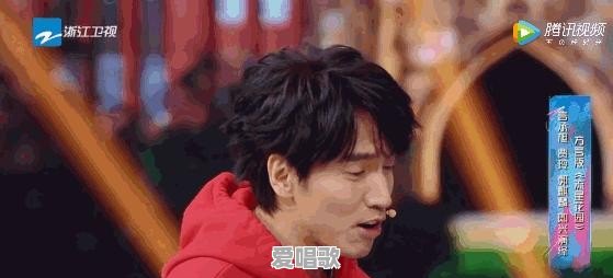 为了抢镜,明星都穿过哪些奇葩服饰 为了抢镜,明星都穿过哪些奇葩服饰 - 爱唱歌