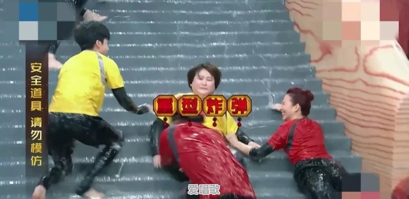 为了抢镜,明星都穿过哪些奇葩服饰 为了抢镜,明星都穿过哪些奇葩服饰 - 爱唱歌