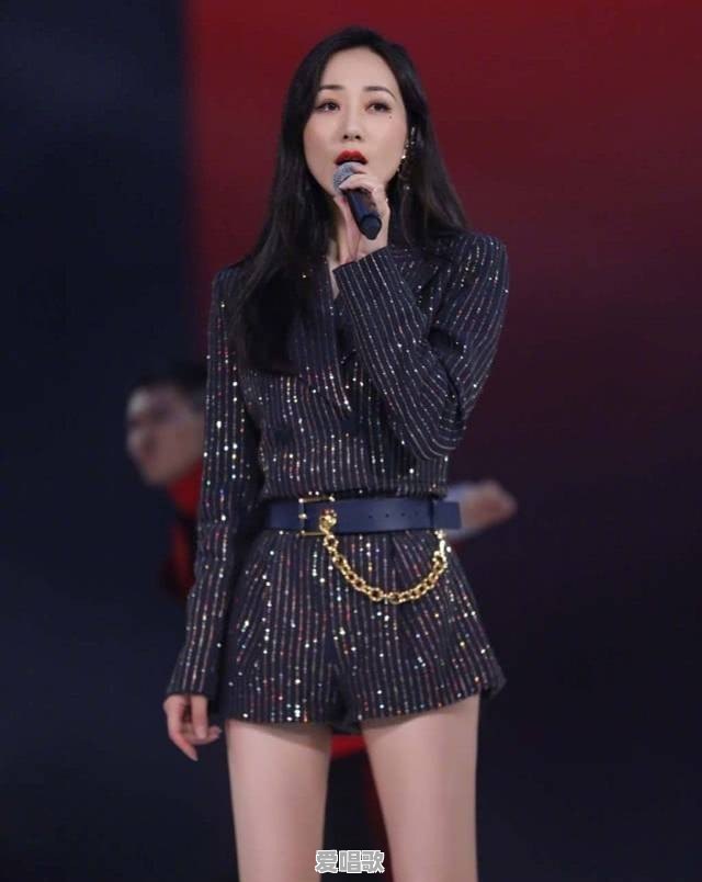 韩雪在江苏卫视《55盛典》上翻唱的粤语经典歌曲《处处吻》,粤语歌很容易学吗 韩雪在江苏卫视《55盛典》上翻唱的粤语经典歌曲《处处吻》,粤语歌很容易学吗 - 爱唱歌