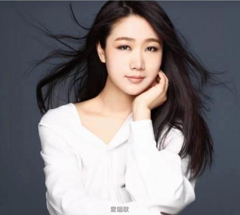 《晚秋》歌曲女声版是谁唱的?为什么感觉比毛宁唱得好听 《晚秋》歌曲女声版是谁唱的?为什么感觉比毛宁唱得好听 - 爱唱歌