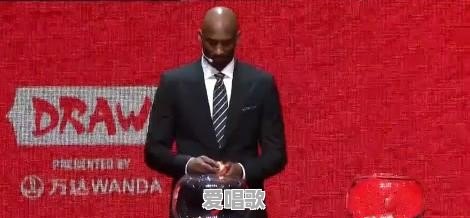 男篮世界杯竟然是杨超越参与抽签,台下嘉宾都笑了,是不是很不合适很不严肃 男篮世界杯竟然是杨超越参与抽签,台下嘉宾都笑了,是不是很不合适很不严肃 - 爱唱歌