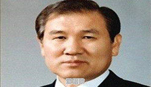 吕姓网红歌手 - 爱唱歌