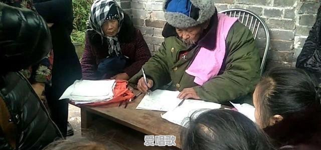 为何农村八十岁的大爷老太喜欢种地城里的中年人却喜欢嗨广场舞 为何农村八十岁的大爷老太喜欢种地城里的中年人却喜欢嗨广场舞 - 爱唱歌