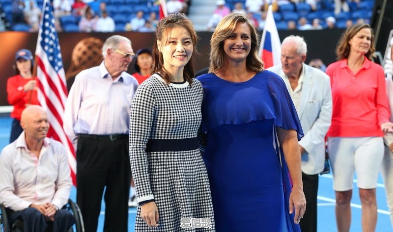 李娜以粉丝投票第一入驻网球名人堂，怎么样评价李娜为中国网球做出的贡献 - 爱唱歌