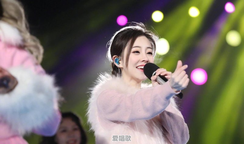 你怎么看冯提莫从一位斗鱼主播变成最具人气的实力歌手 你怎么看冯提莫从一位斗鱼主播变成最具人气的实力歌手 - 爱唱歌