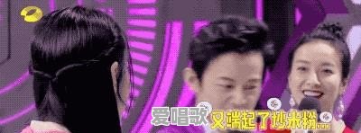 热巴示范《创造营》主题曲舞蹈，脏辫加粉色西装超帅，有被撩到吗 - 爱唱歌