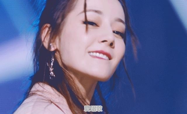 热巴示范《创造营》主题曲舞蹈，脏辫加粉色西装超帅，有被撩到吗 - 爱唱歌