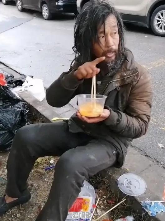 如何看待网红直播唱国歌被批评这件事 如何看待网红直播唱国歌被批评这件事 - 爱唱歌