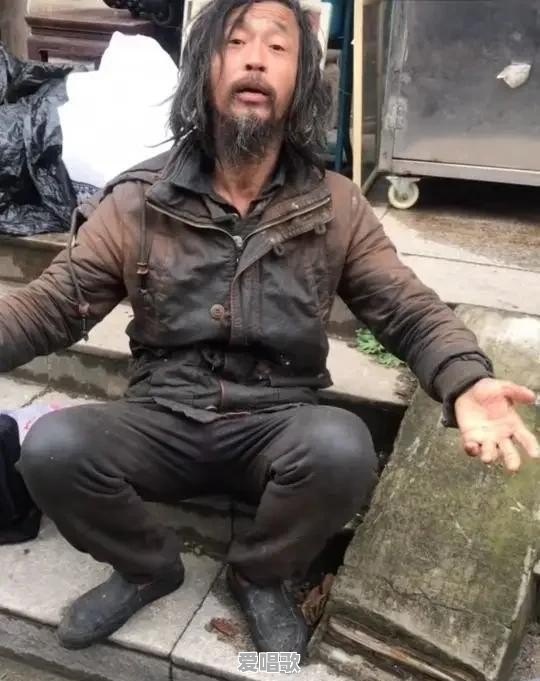 如何看待网红直播唱国歌被批评这件事 如何看待网红直播唱国歌被批评这件事 - 爱唱歌