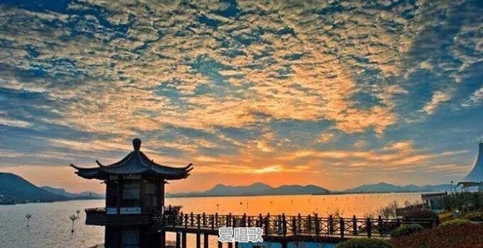 最极致的暧昧是什么样的 最极致的暧昧是什么样的 - 爱唱歌
