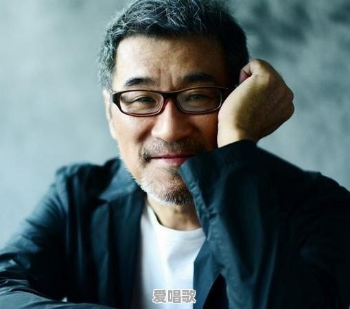 成龙现在在娱乐圈是什么地位 - 爱唱歌
