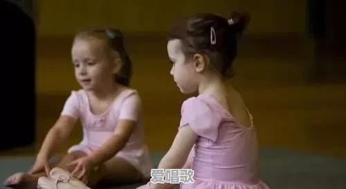 8岁的女孩学什么舞蹈好 - 爱唱歌