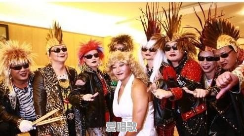 当老板要放飞自我唱歌时,应怎样保持一种礼貌而不失优雅的表情 当老板要放飞自我唱歌时,应怎样保持一种礼貌而不失优雅的表情 - 爱唱歌