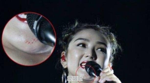 有哪些歌手的“车祸现场”无比尴尬 - 爱唱歌