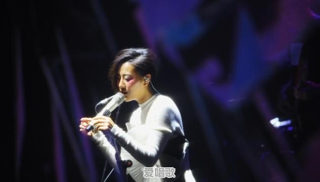 请问陈粒演唱会,那些投影的画面是什么艺术形式 请问陈粒演唱会,那些投影的画面是什么艺术形式 - 爱唱歌