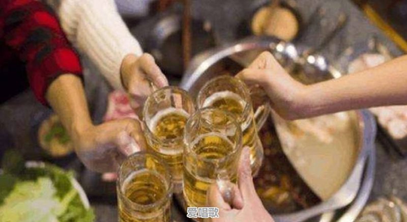 酒桌上怎样说话显得你情商高，大气有风度 - 爱唱歌