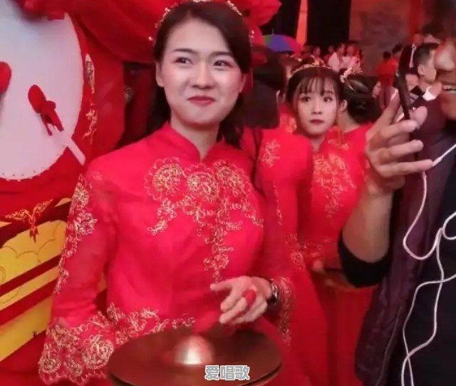 翁佳娜究竟是什么人 翁佳娜究竟是什么人 - 爱唱歌