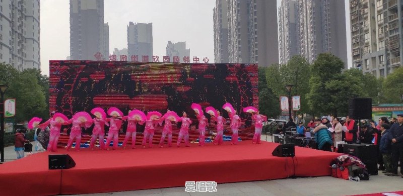 为什么有人说中国的广场舞是世界上独一无二的舞蹈 - 爱唱歌