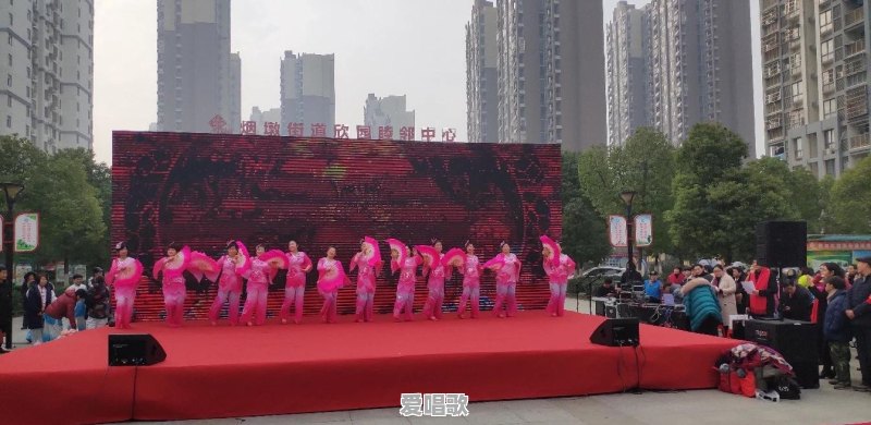 为什么有人说中国的广场舞是世界上独一无二的舞蹈 - 爱唱歌