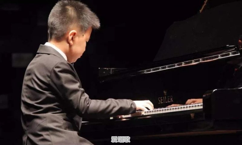 谁能推荐几首适合小学生唱的歌,想让孩子假期学两首歌 谁能推荐几首适合小学生唱的歌,想让孩子假期学两首歌 - 爱唱歌