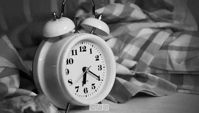 人为什么做梦？梦见一个人，意味着她在想你吗 - 爱唱歌