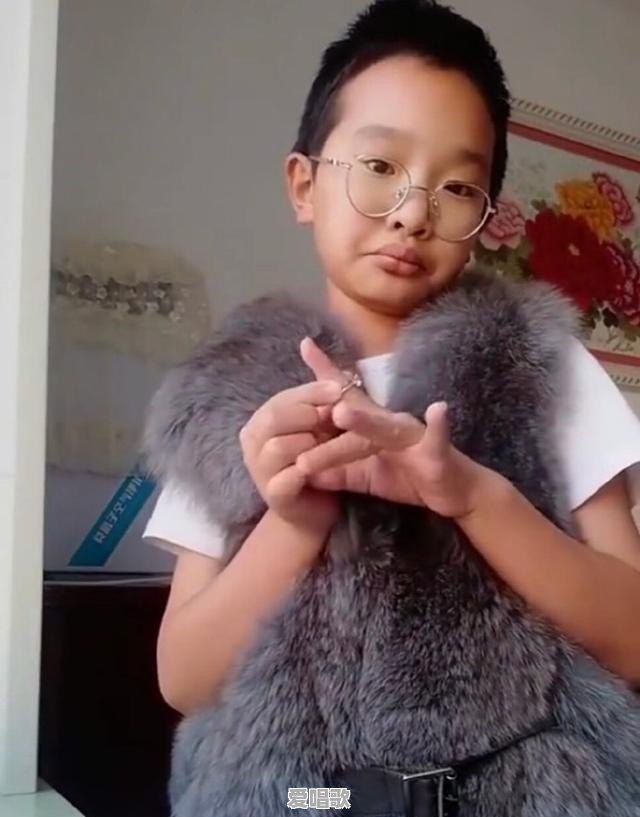 模仿老师讲课的同学,成了网红这个问题怎么看 模仿老师讲课的同学,成了网红这个问题怎么看 - 爱唱歌