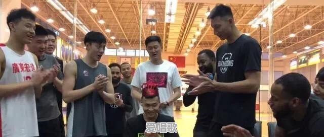 徐杰21岁生日夜,一向调皮捣蛋的赵睿,为什么没有亲自动手呢 徐杰21岁生日夜,一向调皮捣蛋的赵睿,为什么没有亲自动手呢 - 爱唱歌
