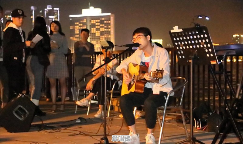 去KTV唱歌，唱什么歌显得自己唱的不错 - 爱唱歌