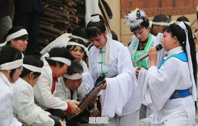 农村办理丧事为什么要请歌舞又唱又跳的,亲人去世他们不伤心吗 农村办理丧事为什么要请歌舞又唱又跳的,亲人去世他们不伤心吗 - 爱唱歌