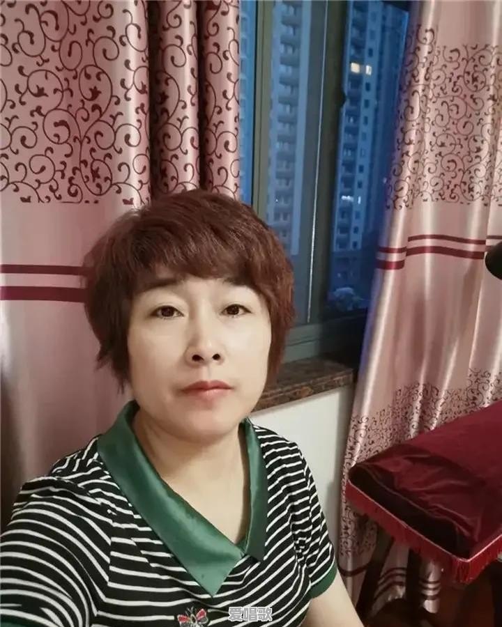 平舆网红歌手唱歌视频 平舆网红歌手唱歌视频 - 爱唱歌