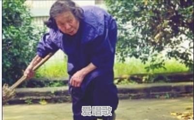 姐夫是深圳十大富有村之一的本地人,妻舅生小孩包红包只包了200元,这是本地的习俗还是小气呢?你怎么看 姐夫是深圳十大富有村之一的本地人,妻舅生小孩包红包只包了200元,这是本地的习俗还是小气呢?你怎么看 - 爱唱歌