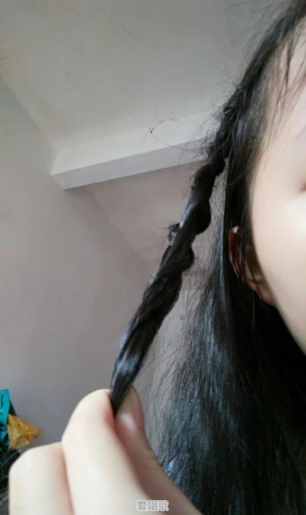 绵阳网红卷发歌手是谁 绵阳网红卷发歌手是谁 - 爱唱歌