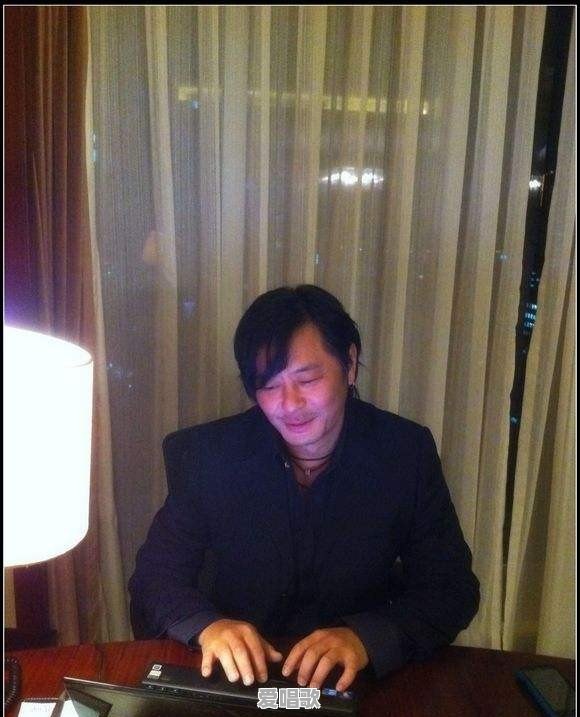 戒指粤语歌曲叫什么 戒指粤语歌曲叫什么 - 爱唱歌