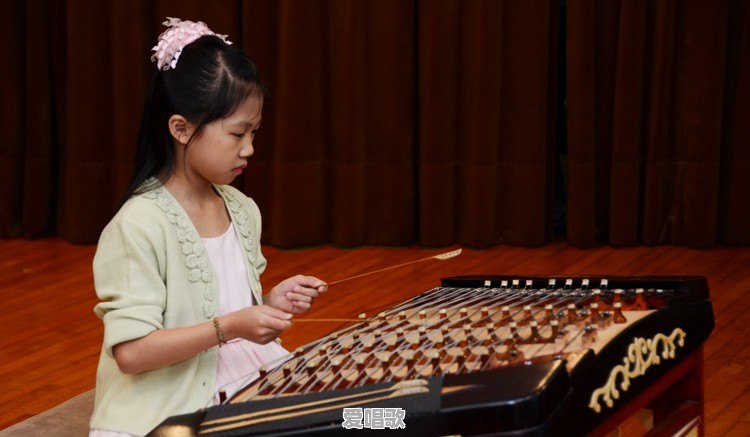 为什么扬琴作为民乐团中的灵魂乐器,却没有二胡古筝笛子古琴等受关注 为什么扬琴作为民乐团中的灵魂乐器,却没有二胡古筝笛子古琴等受关注 - 爱唱歌