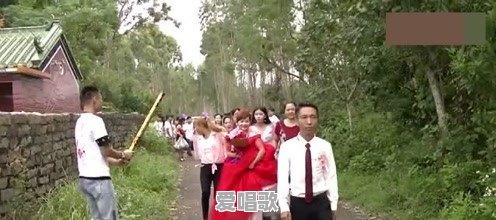中国年轻恋人结婚婚宴舞台设计的颜色搭配 中国年轻恋人结婚婚宴舞台设计的颜色搭配 - 爱唱歌