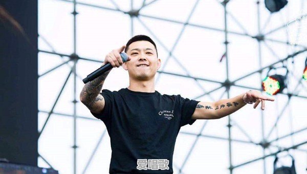 故乡的云词作者小轩真名 故乡的云词作者小轩真名 - 爱唱歌