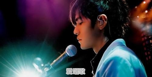 如何评价伍佰和汪峰在摇滚乐坛的地位 - 爱唱歌