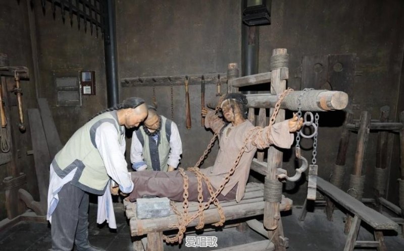 荧惑那年那月登场 荧惑那年那月登场 - 爱唱歌