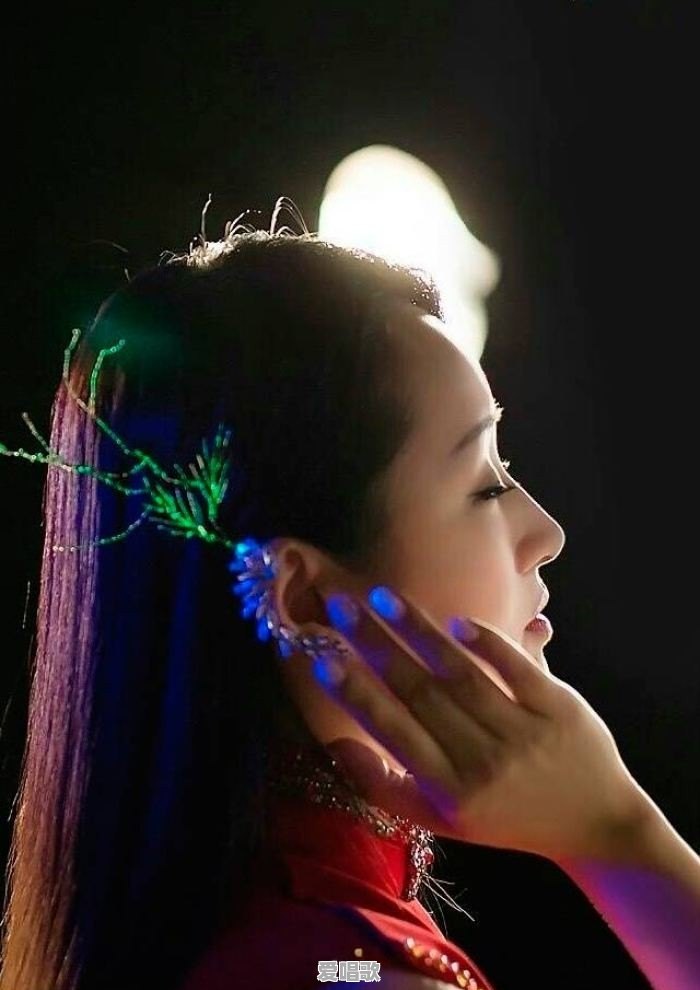 三峰歌词是什么意思 三峰歌词是什么意思 - 爱唱歌