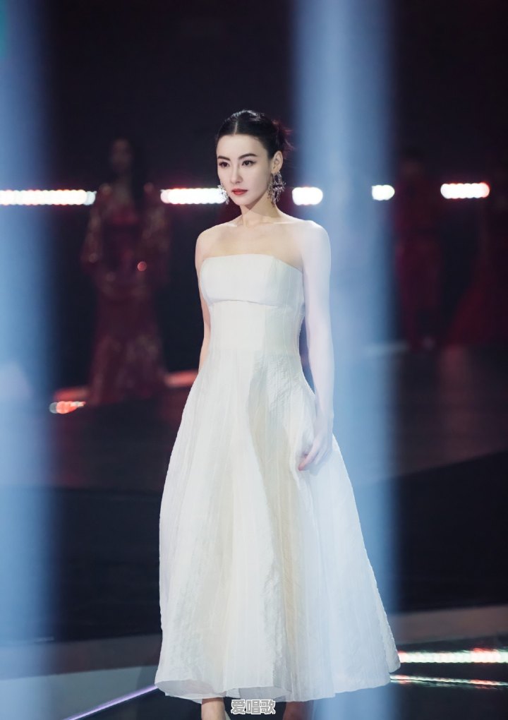 为什么说张柏芝超越那英成《乘风破浪的姐姐2》话题担当 为什么说张柏芝超越那英成《乘风破浪的姐姐2》话题担当 - 爱唱歌