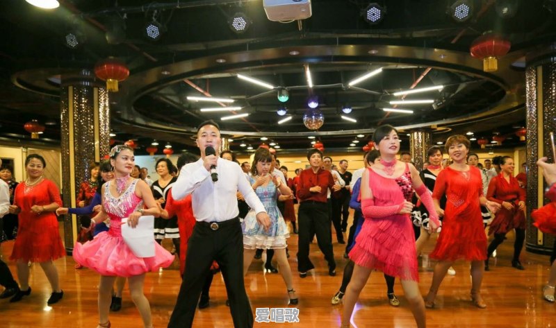 老想跟着音乐的节奏跳舞,但是根本不会跳舞,怎么办 老想跟着音乐的节奏跳舞,但是根本不会跳舞,怎么办 - 爱唱歌