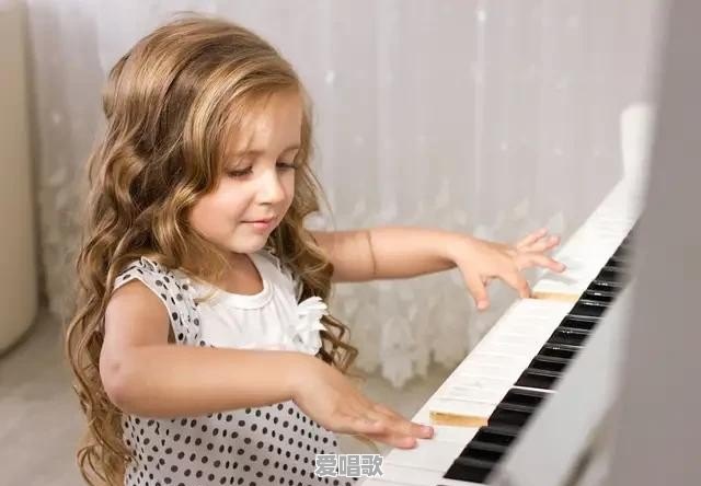 刚准备给孩子报乐器的时候大家都说钢琴好入门，是真的吗 - 爱唱歌