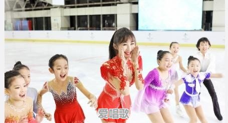 以好身材出名的李菲儿有过哪些让人眼前一亮的机场look 以好身材出名的李菲儿有过哪些让人眼前一亮的机场look - 爱唱歌