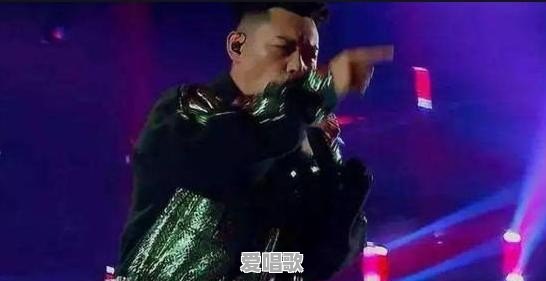 最后一句是:跟他回家跟他唱是那首粤语歌 - 爱唱歌