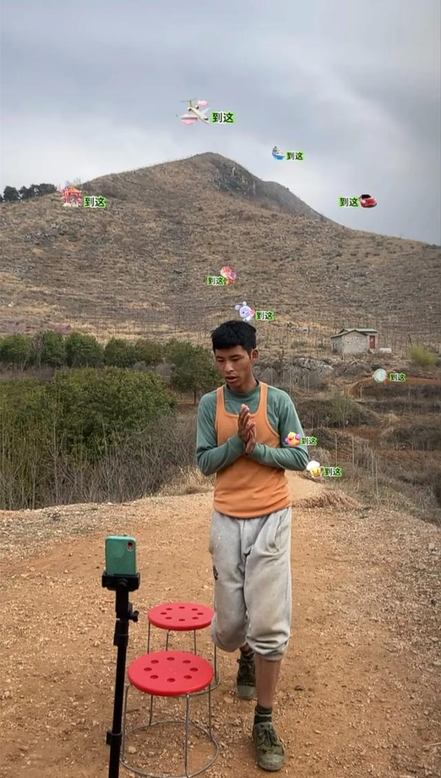 这是最新颖直播方式直播一小时,人数高达3万人,现场礼物不断!