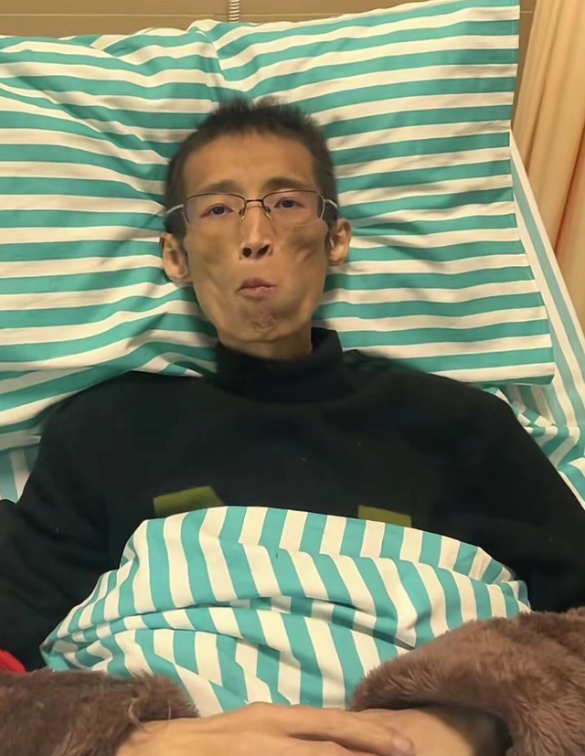 网红东东办葬礼,母亲在灵堂内崩溃大哭,前妻晒合影曝离婚真相