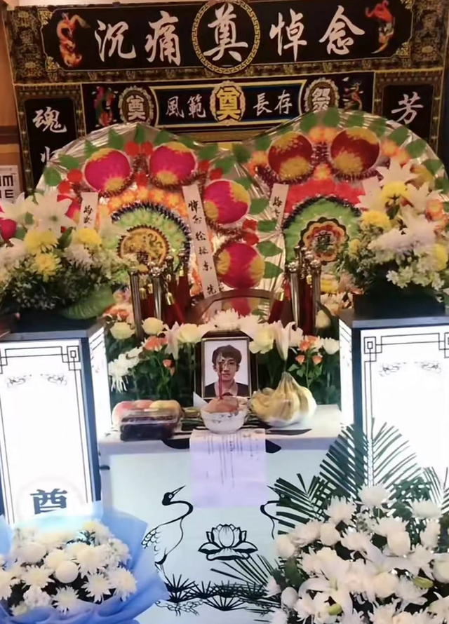 网红东东办葬礼,母亲在灵堂内崩溃大哭,前妻晒合影曝离婚真相